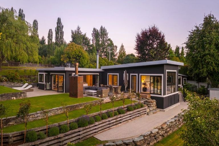 Photo of property in 17 Mooney Road, Speargrass Flat, Queenstown, 9371