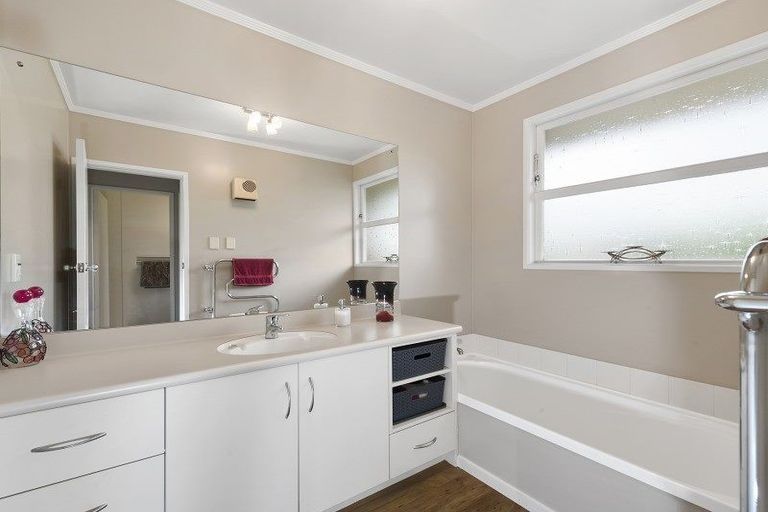 Photo of property in 3 Edwin Street, St Andrews, Hamilton, 3200