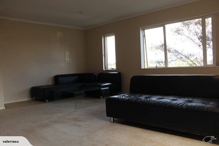 Photo of property in 4 Trotting Terrace, Fairview Heights, Auckland, 0632