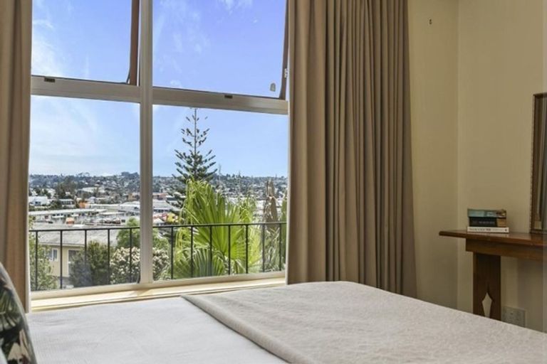 Photo of property in 1/4 Velma Road, Hillcrest, Auckland, 0627