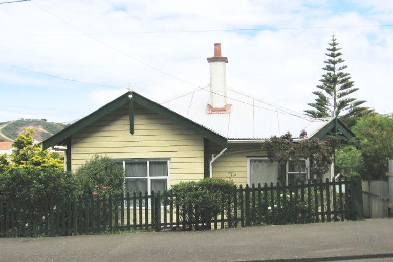 Photo of property in 102 Russell Terrace, Berhampore, Wellington, 6023