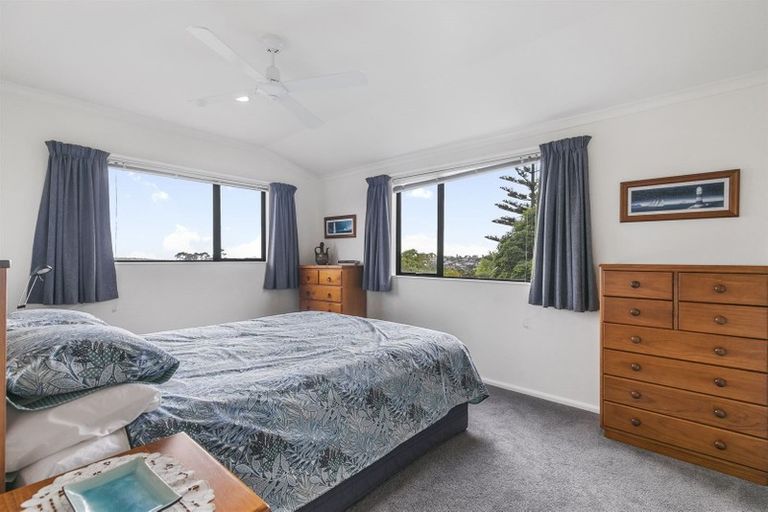 Photo of property in 8 Carl Place, Unsworth Heights, Auckland, 0632