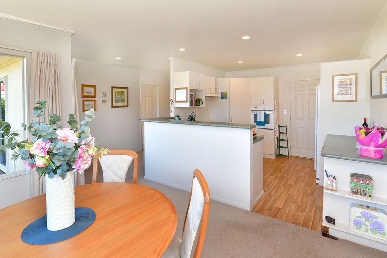 Photo of property in 4 Astor Place, Orewa, 0931