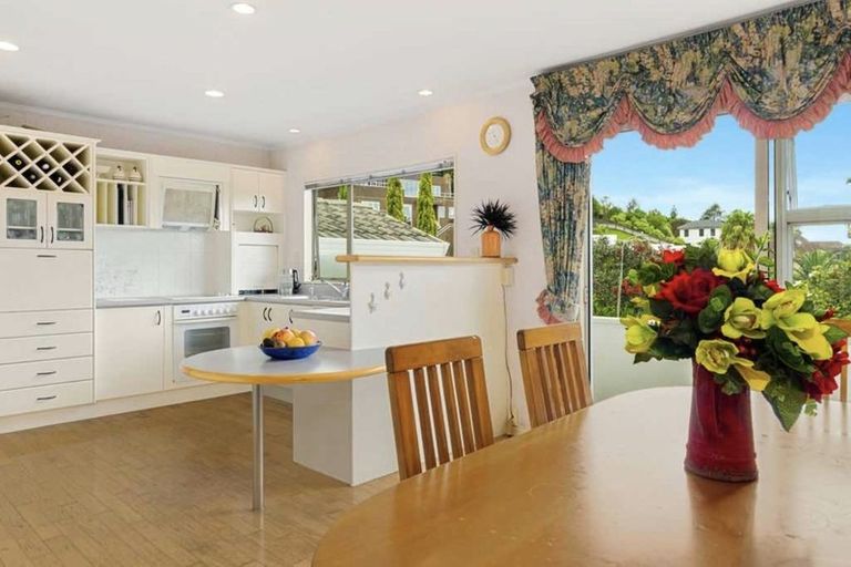 Photo of property in 76 Crestview Place, Browns Bay, Auckland, 0630
