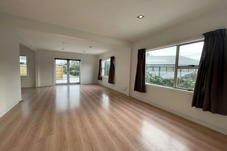 Photo of property in 32 Harwood Road, Mount Wellington, Auckland, 1060