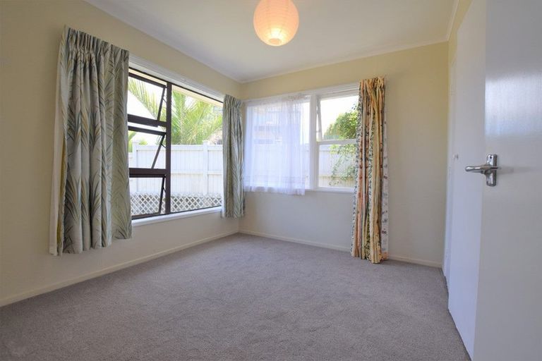 Photo of property in 6 Advene Road, Cockle Bay, Auckland, 2014