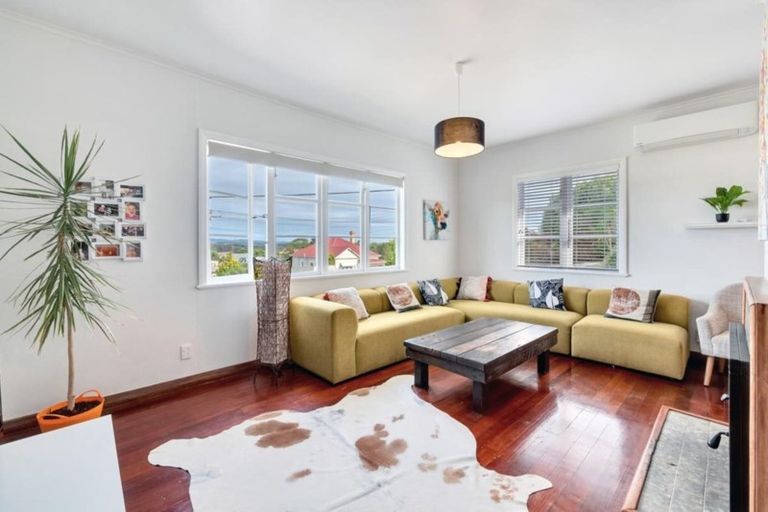 Photo of property in 19 Porter Crescent, Helensville, 0800