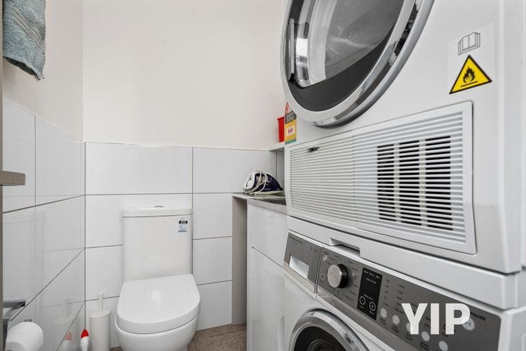 Photo of property in 5 Spitfire Place, Newlands, Wellington, 6037