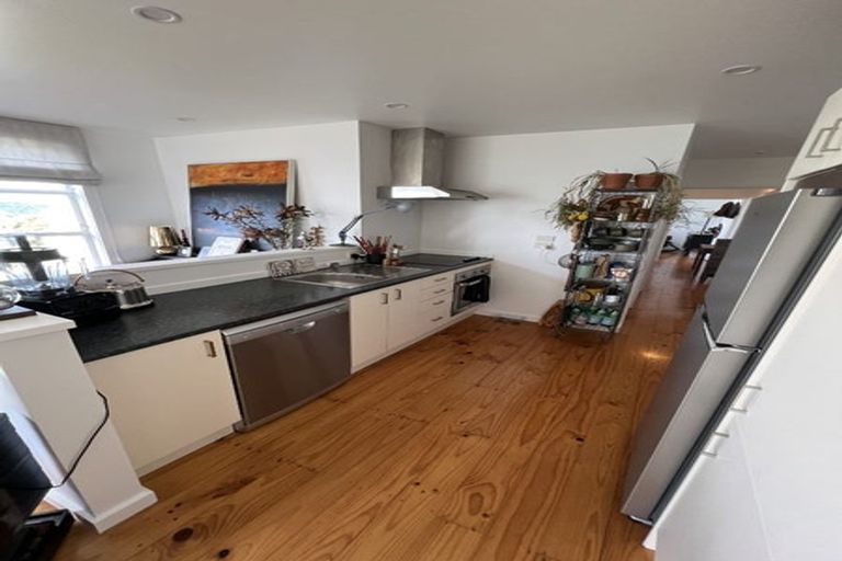 Photo of property in 1/89 Grafton Road, Roseneath, Wellington, 6011