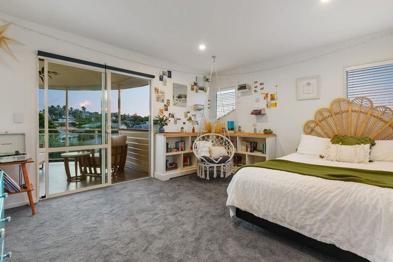 Photo of property in 23 Esther Place, Red Beach, 0932