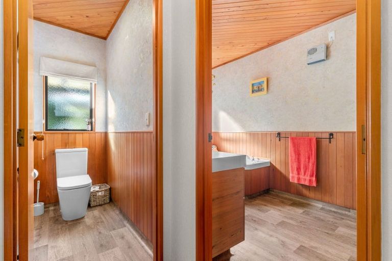 Photo of property in 20 Manganese Point Road, Tamaterau, Whangarei, 0174