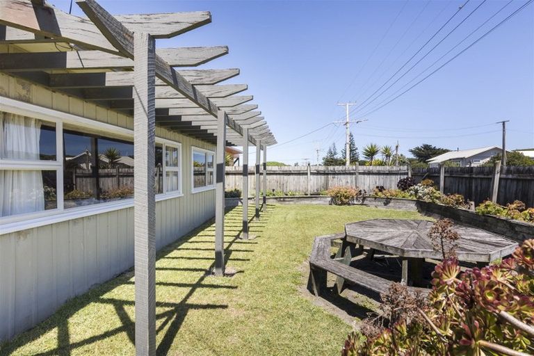 Photo of property in 11 Hunia Terrace, Himatangi Beach, Foxton, 4891