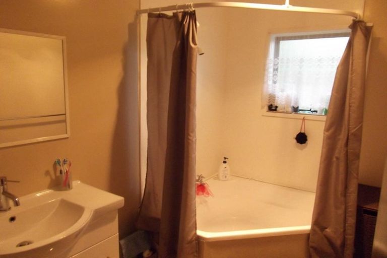 Photo of property in 79 Target Road, Totara Vale, Auckland, 0629