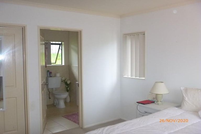 Photo of property in 4 Parkcrest Drive, Henderson, Auckland, 0612