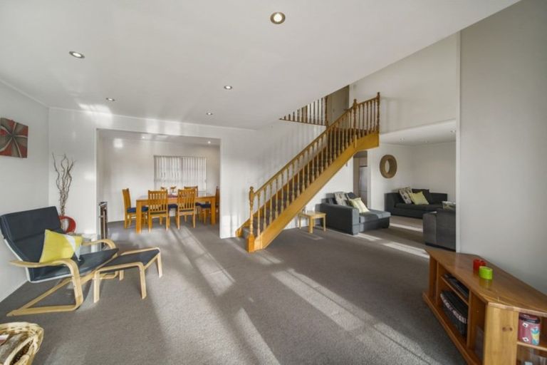 Photo of property in 8 Evanda Crescent, Conifer Grove, Takanini, 2112