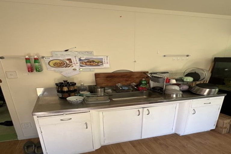 Photo of property in 89 Glenesk Road, Piha, New Lynn, 0772