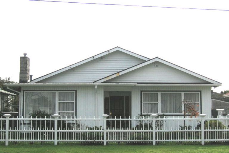 Photo of property in 27 Lincoln Avenue, Epuni, Lower Hutt, 5011