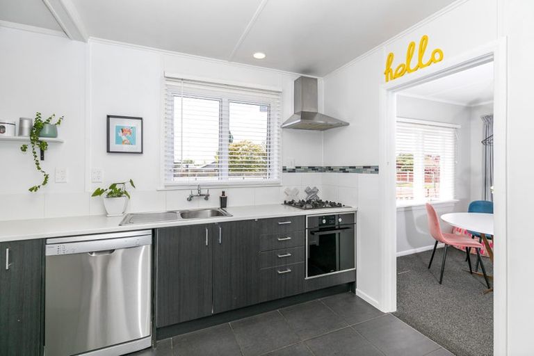 Photo of property in 15 Sandwich Road, St Andrews, Hamilton, 3200