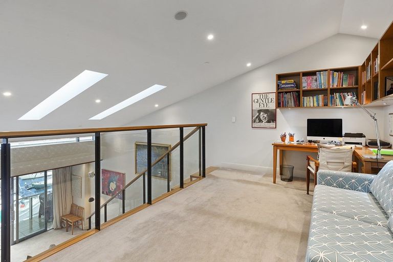 Photo of property in Clyde Quay Wharf, 3c/6 Clyde Quay Wharf, Te Aro, Wellington, 6011