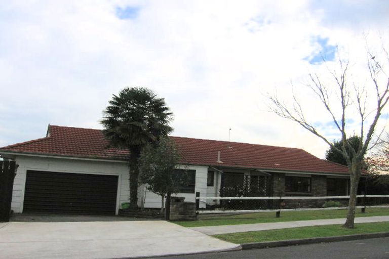 Photo of property in 11 Correa Court, Goodwood Heights, Auckland, 2105