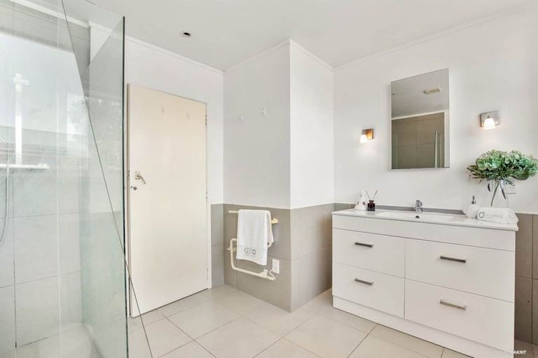 Photo of property in 544 Glenfield Road, Glenfield, Auckland, 0629