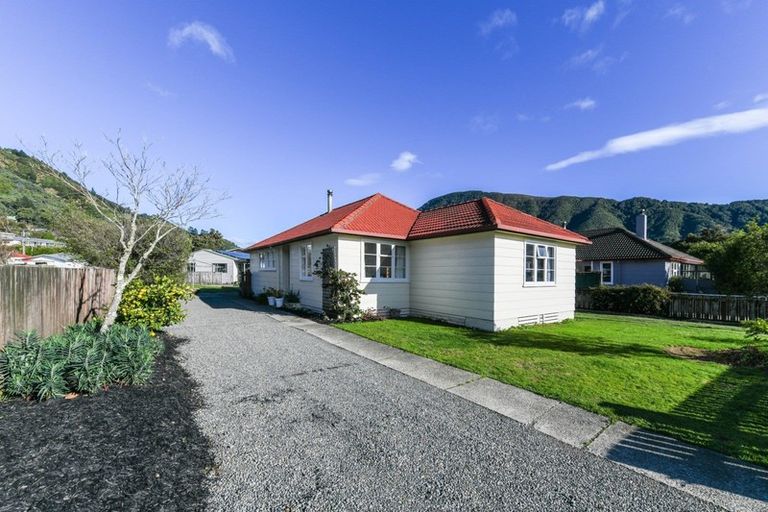 Photo of property in 29 Oxford Street, Picton, 7220