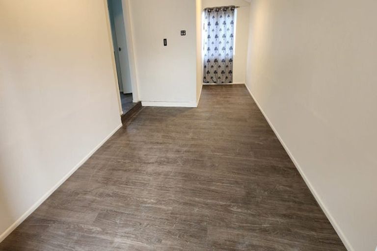 Photo of property in 16 Albert Road, Kelston, Auckland, 0602