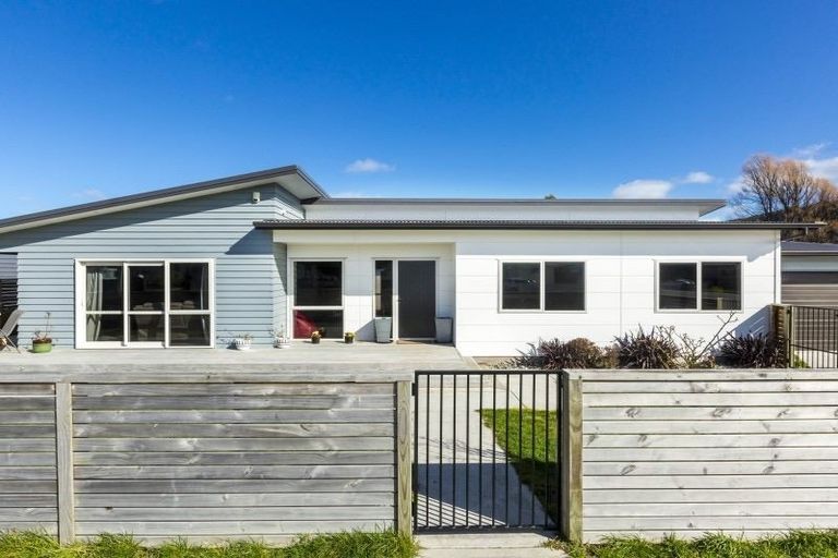Photo of property in 69 Merton Street, Trentham, Upper Hutt, 5018