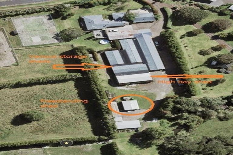 Photo of property in 176 Boord Crescent, Kumeu, 0891