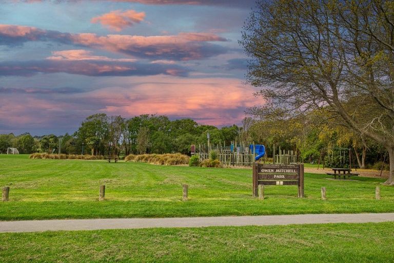 Photo of property in 2 Clipper Place, Redwood, Christchurch, 8051