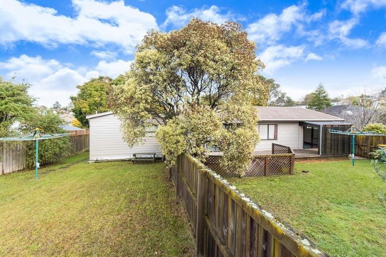 Photo of property in 3 Thalia Place, Totara Vale, Auckland, 0629