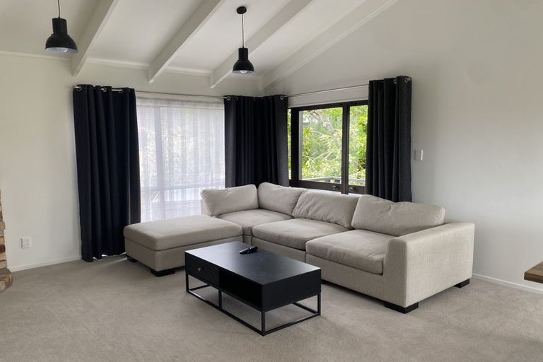 Photo of property in 1/3 Ceramco Place, Torbay, Auckland, 0630