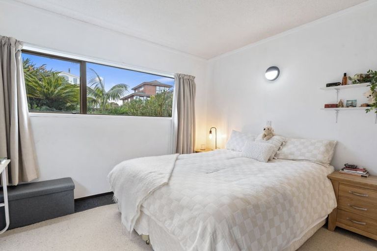 Photo of property in 31 Ridge Road, Waiake, Auckland, 0630