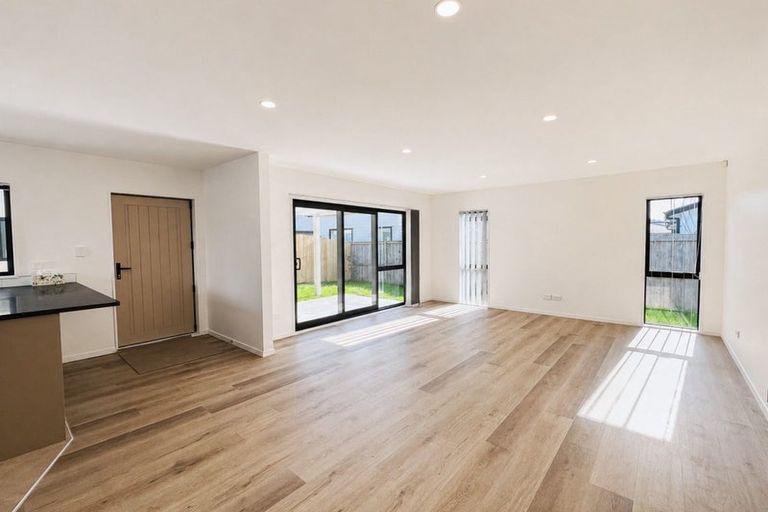 Photo of property in 32 Black Beech Crescent, Takanini, 2110