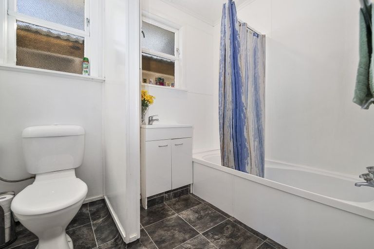 Photo of property in 16 Ross Road, Western Heights, Rotorua, 3015