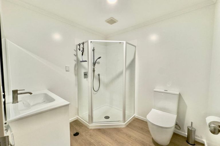 Photo of property in 12 Imperial Place, Henderson, Auckland, 0612