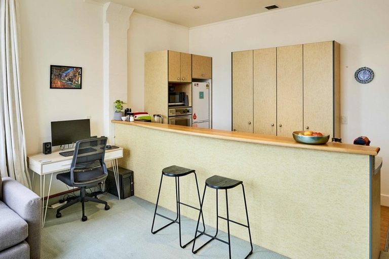 Photo of property in 10/37 Majoribanks Street, Mount Victoria, Wellington, 6011