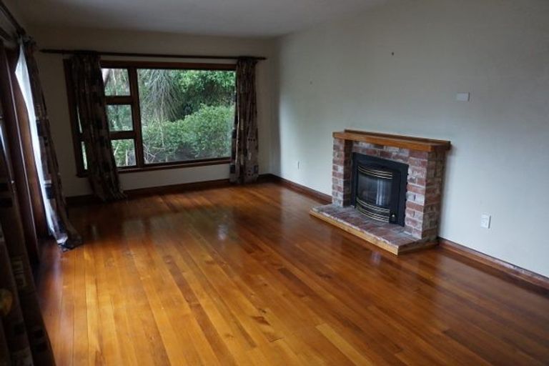 Photo of property in 215 Memorial Avenue, Burnside, Christchurch, 8053