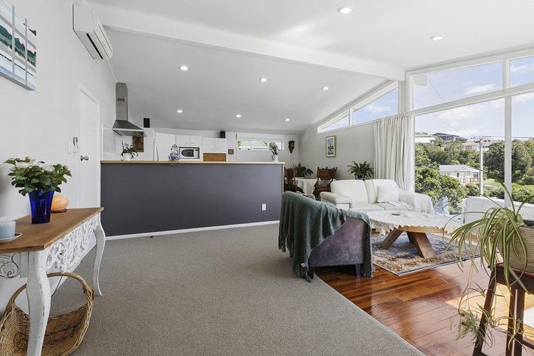 Photo of property in 3 Tirowhanga Road, Paremata, Porirua, 5024