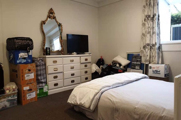 Photo of property in 3/2 Scarboro Terrace, Murrays Bay, Auckland, 0630