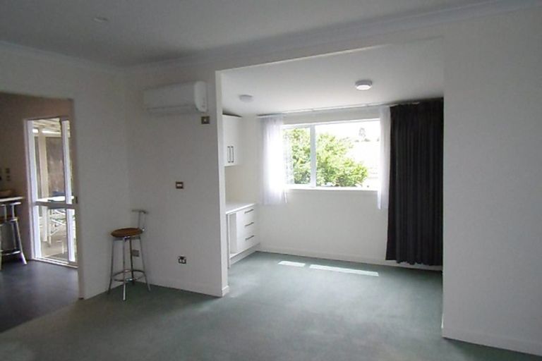 Photo of property in 46 Albatross Road, Red Beach, 0932