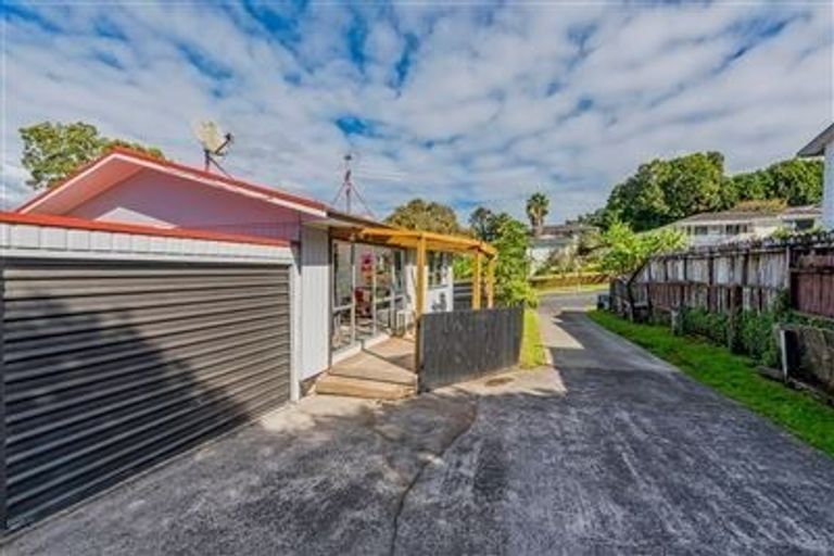 Photo of property in 1/26 Kemp Road, Massey, Auckland, 0614