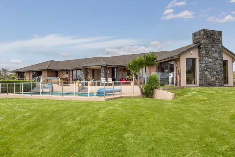 Photo of property in 38a Kaipara Lake Road, South Head, Helensville, 0874