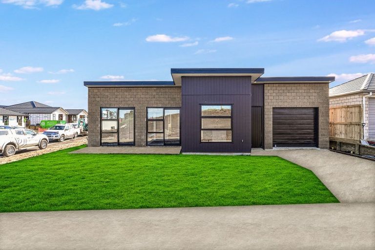 Photo of property in 73 Waruhia Crescent, Rototuna North, 3281