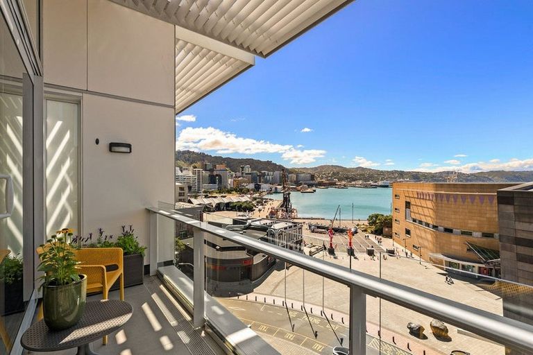 Photo of property in Portal Apartments, 8a/42 Cable Street, Te Aro, Wellington, 6011