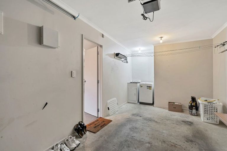 Photo of property in 18 Barnea Circle, Glen Eden, Auckland, 0602