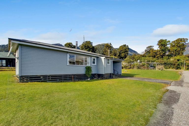 Photo of property in 13 Main Road, Fox Glacier, 7886