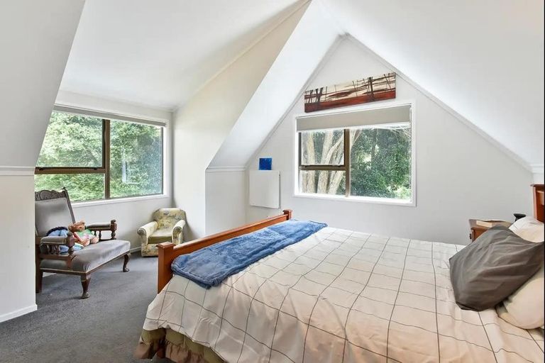 Photo of property in 46 Kingsclere Place, Goodwood Heights, Auckland, 2105