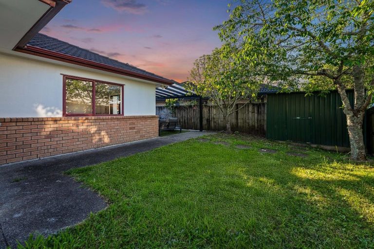 Photo of property in 90a Colwill Road, Massey, Auckland, 0614