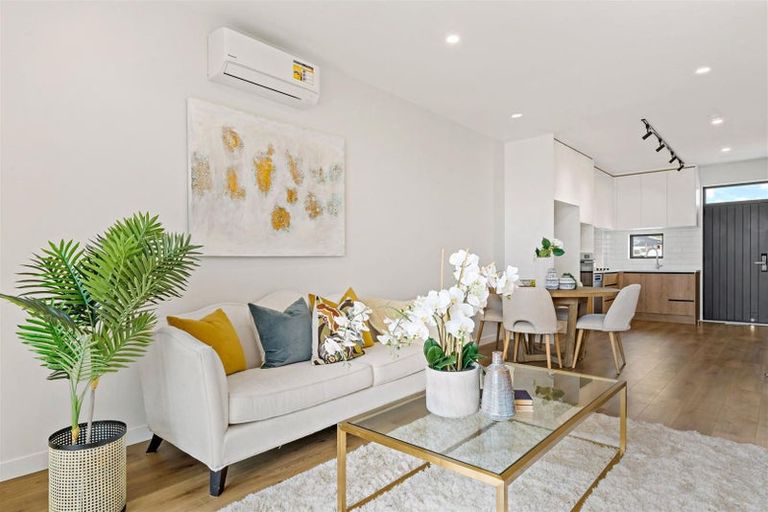 Photo of property in 14 Heketara Way, Massey, Auckland, 0614